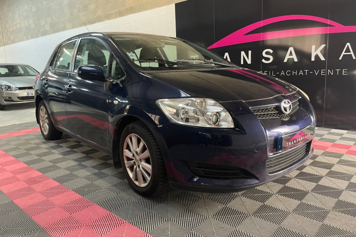 TOYOTA AURIS